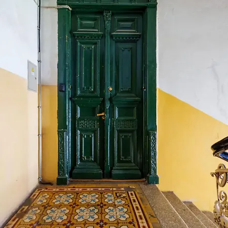 Vintage Charm In The Center Of Вільнюс