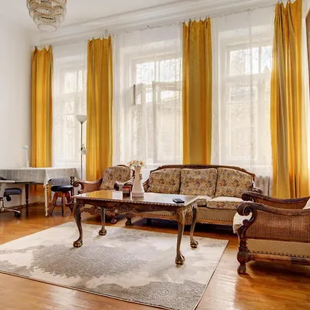 Vintage Charm In The Center Of Вільнюс