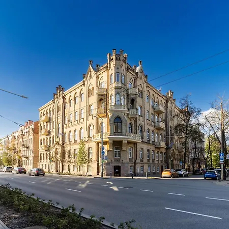 Vintage Charm In The Center Of *
