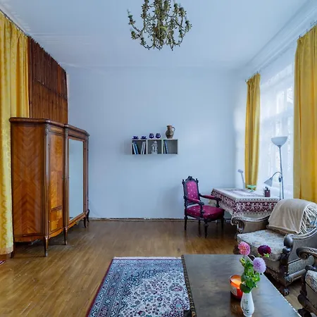 Appartement Vintage Charm In The Center Of