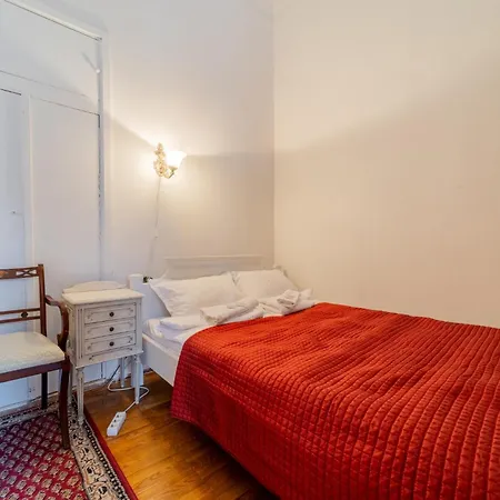 Vintage Charm In The Center Of *